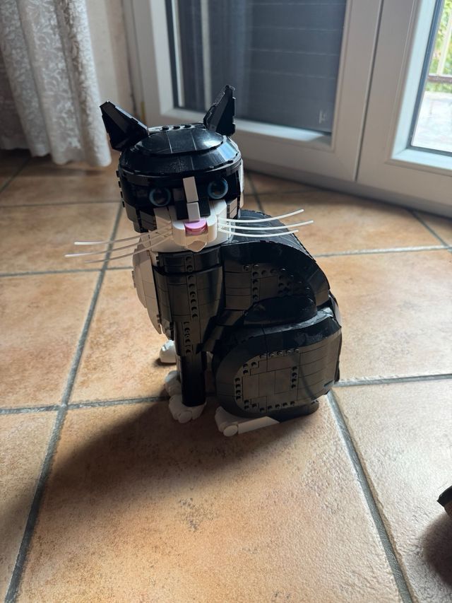 LEGO Gatto Tuxedo 21349 - Montato