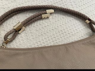 Bolso Michael Kors Beige con Detalles Dorados