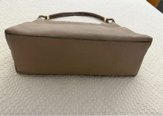 Bolso Michael Kors Beige con Detalles Dorados
