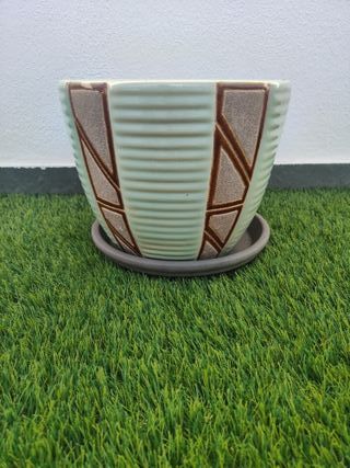 Maceta y plato de cerámica