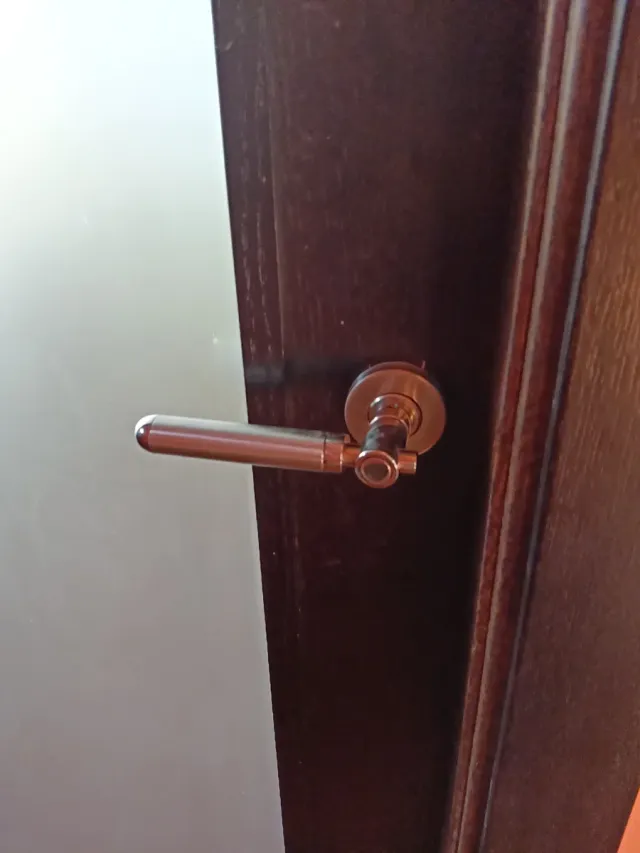 Puerta madera con cristal translúcido