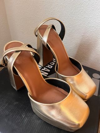 Sandalias doradas tacón plataforma