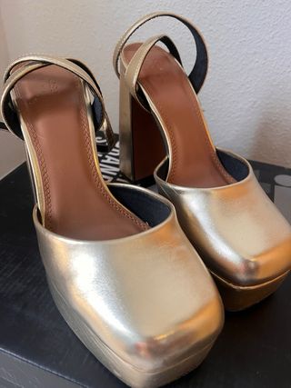 Sandalias doradas tacón plataforma