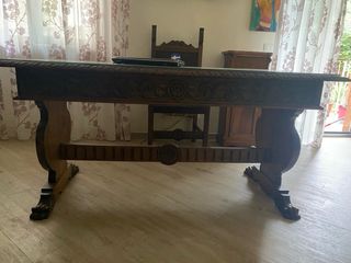 Scrivania d'epoca in legno con sedia