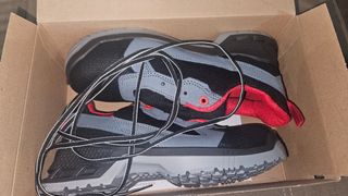 Zapatillas de trabajo Honeywell negras y rojas