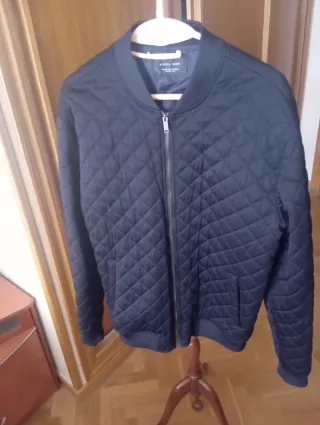 Cazadora acolchada Zara caballero azul marino