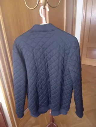 Cazadora acolchada Zara caballero azul marino