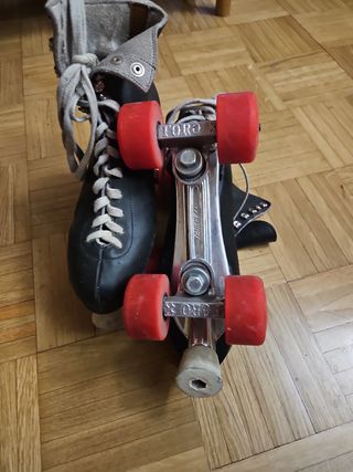 Patines de 4 ruedas negros