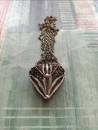 Colgante vintage corazón filigrana con cadena