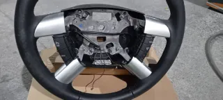 Volante con mandos y airbag