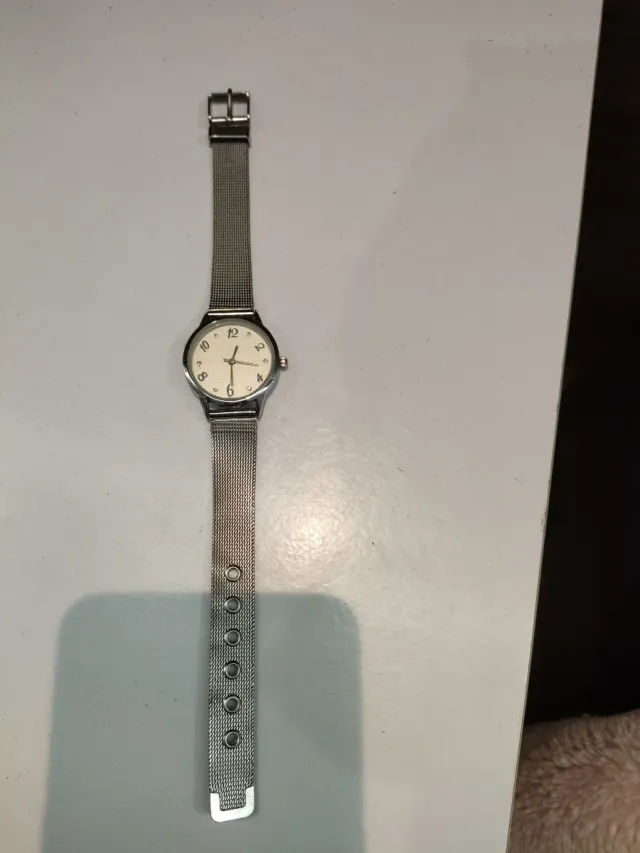 Reloj plateado malla milanesa