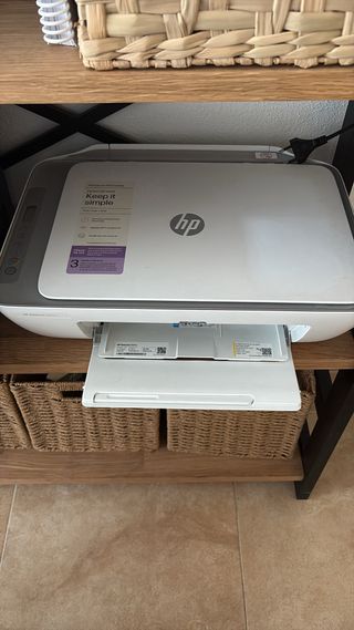 Impresora HP Blanca y Gris con escáner incorporado