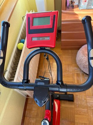 Bici Estática Maketec Roja