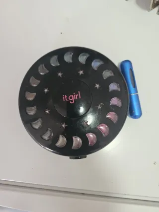 Paleta de sombras y pintalabios it.girl T