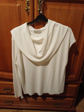 Top ZARA blanco cuello drapeado talla M