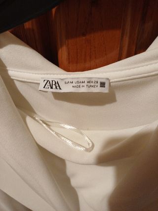 Top ZARA blanco cuello drapeado talla M