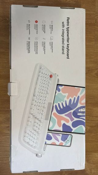 Teclado Retro Bluetooth con Soporte 
marca ACTTO
