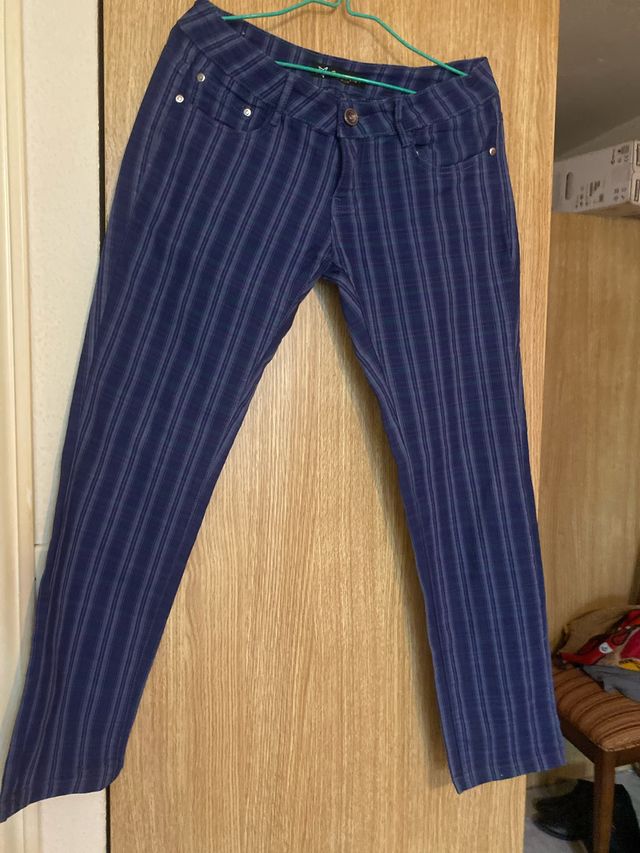 Pantalón vaquero elástico rayas azules