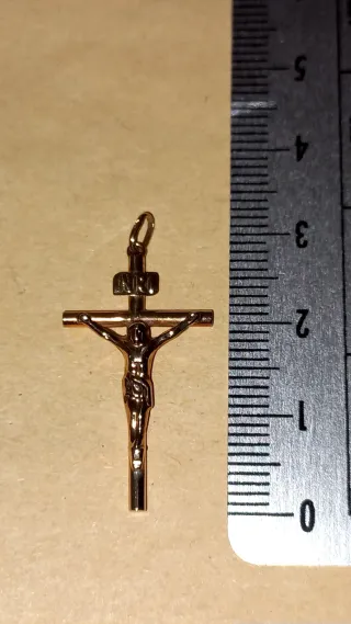 Cruz redonda de oro 18k con Cristo