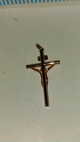 Cruz redonda de oro 18k con Cristo