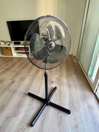 Ventilador de pie Carrefour Home negro