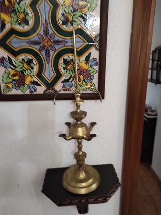 Lámpara de aceite antigua de latón