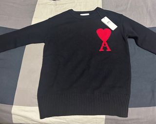 Sudadera Ami Negra con Corazón Rojo