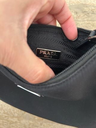 Bolso Prada Re-Edition 2000 Negro (negociable)