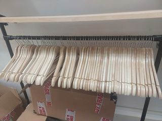 Liquidación de tienda de ropa/ Material casi nuevo