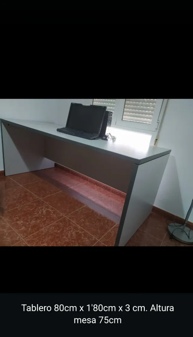 Mesa de oficina gris