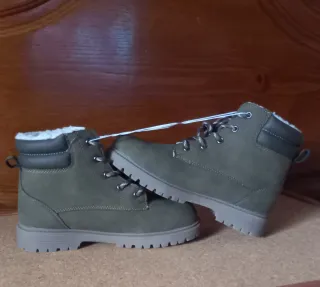 Calçado Botas menino tamanho 34 novas