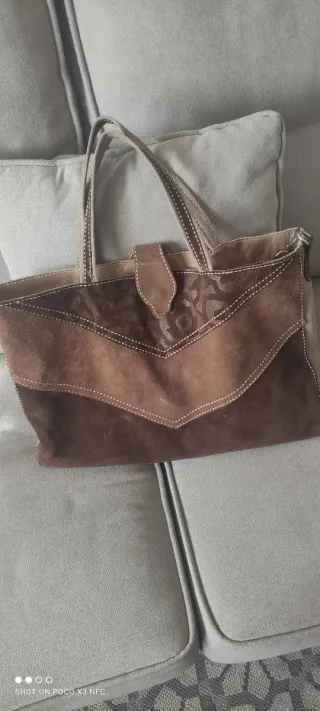 Bolso de piel artesanal marrón y beige
