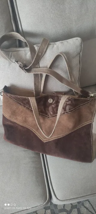 Bolso de piel artesanal marrón y beige