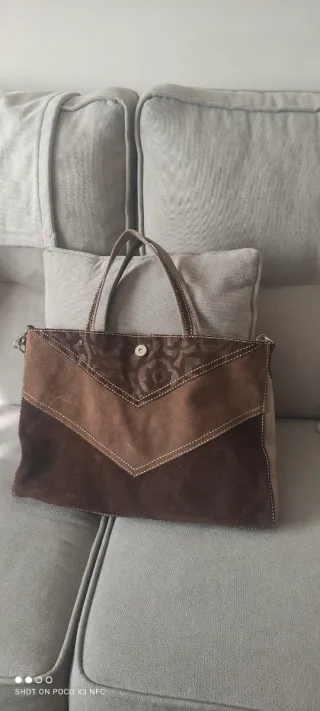 Bolso de piel artesanal marrón y beige