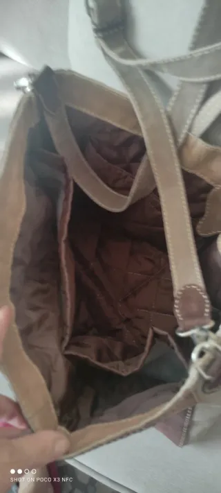 Bolso de piel artesanal marrón y beige