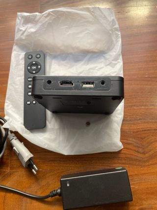 Mini proyector Excelvan negro