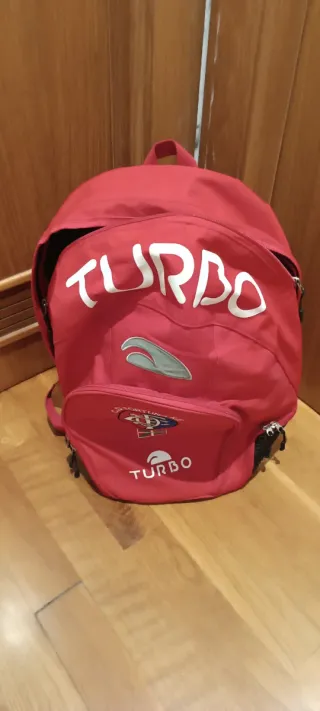 Mochila Turbo Roja. No se ha usado, está nueva.