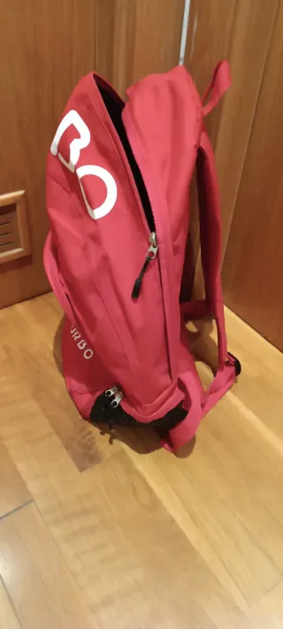 Mochila Turbo Roja. No se ha usado, está nueva.
