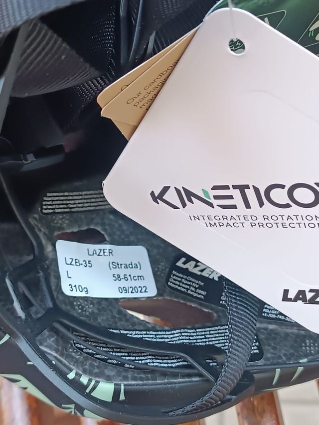 Casco Bici Nero con Fantasia Tropicale