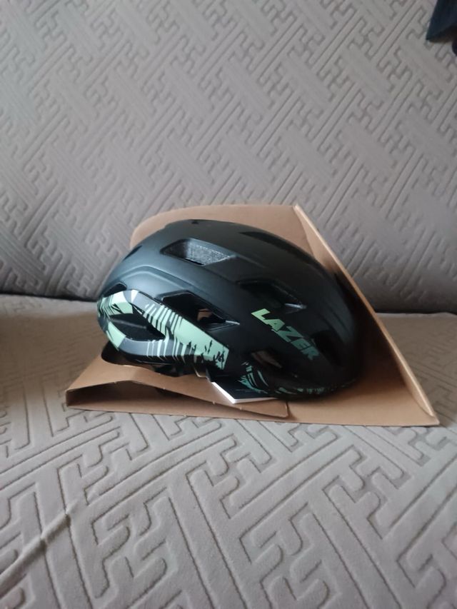 Casco Bici Nero con Fantasia Tropicale