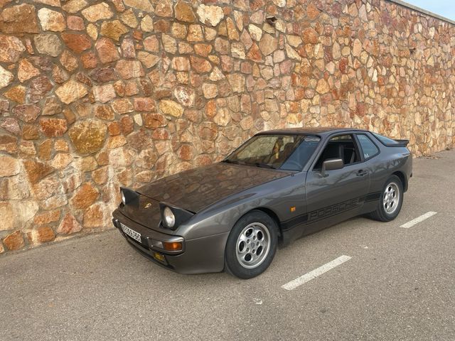 Porsche 944 1983