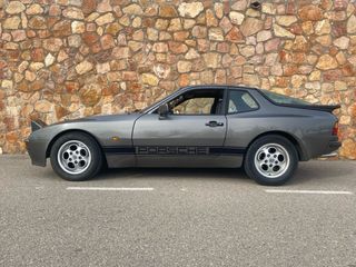 Porsche 944 1983