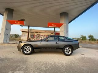 Porsche 944 1983