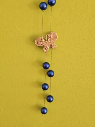 Collar mariposa y perlas azul 