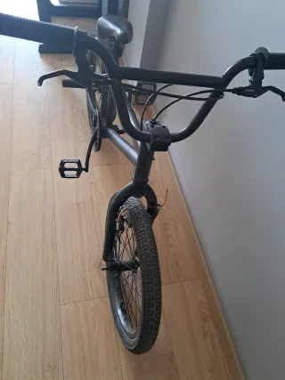 Bicicleta BMX Negra