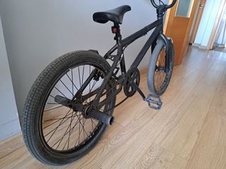 Bicicleta BMX Negra