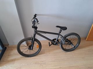 Bicicleta BMX Negra