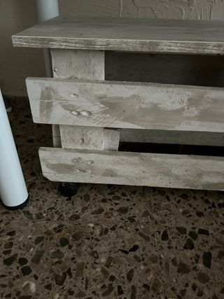 Mesa auxiliar con ruedas