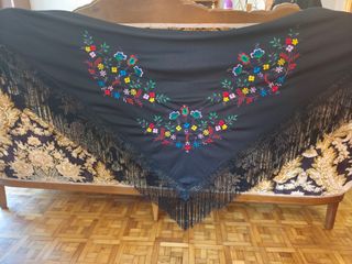 Mantón de Manila Negro Bordado Flores