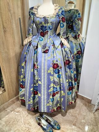 Vestido de Fallera color lila. 
